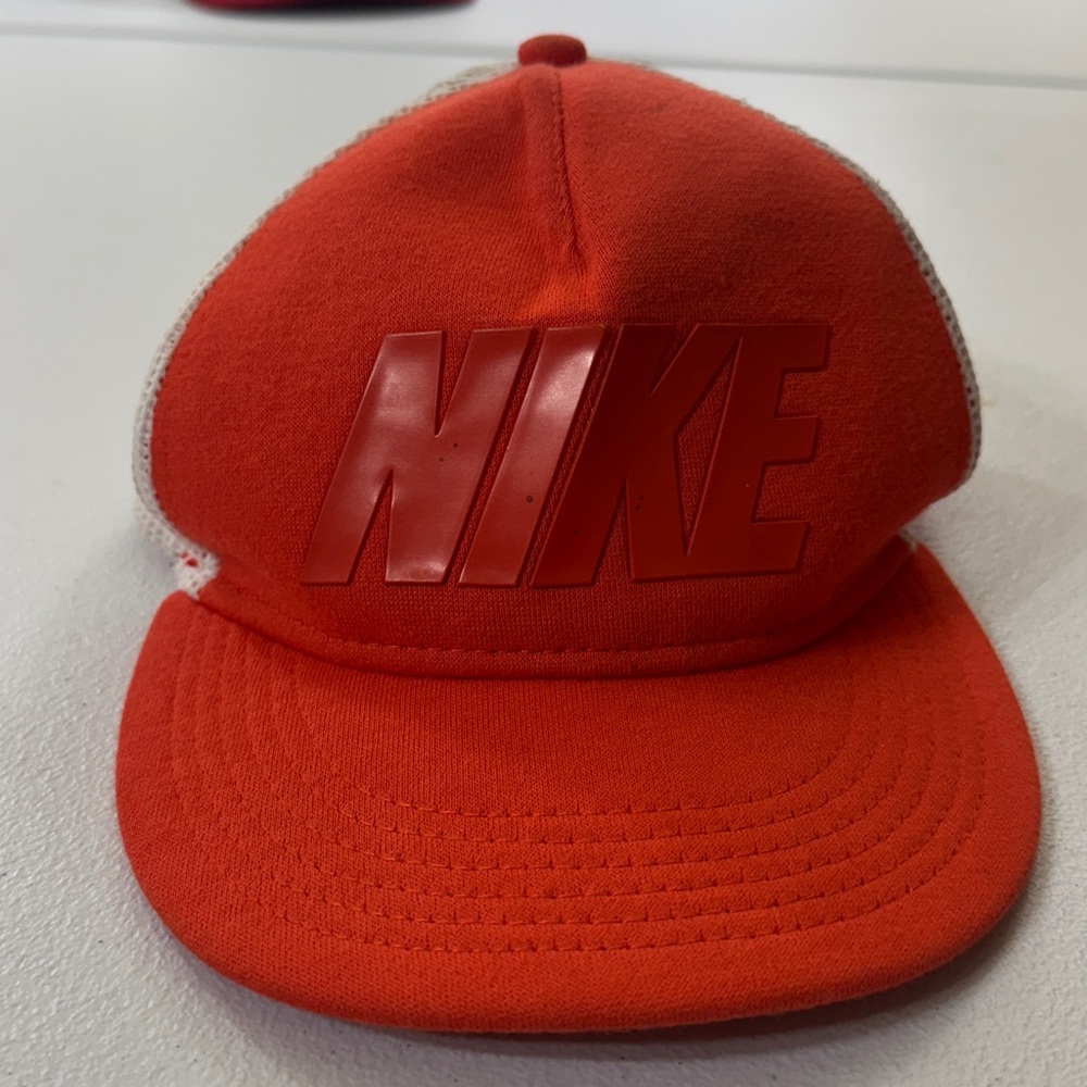 Vintage Nike Faded Red SnapBack baseball Cap.